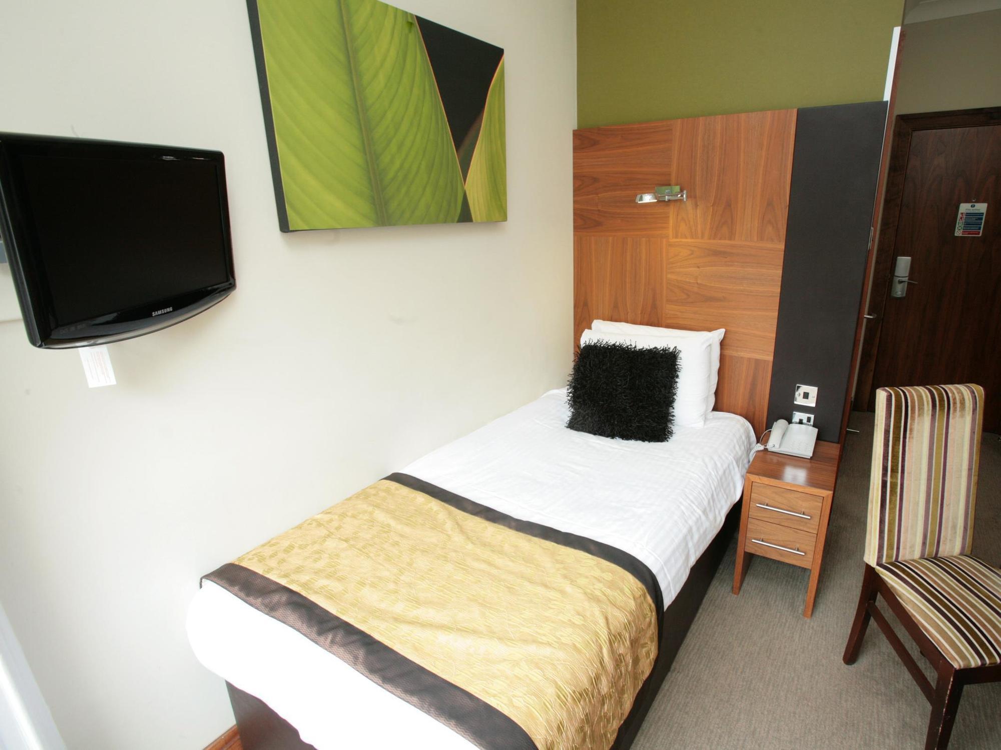 Acorn Hotel 3*