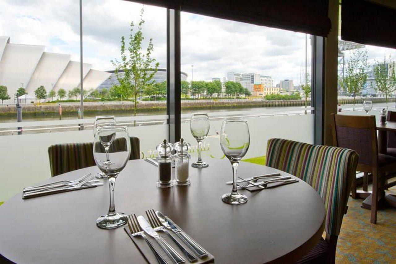 Premier Pacific Quay 3*