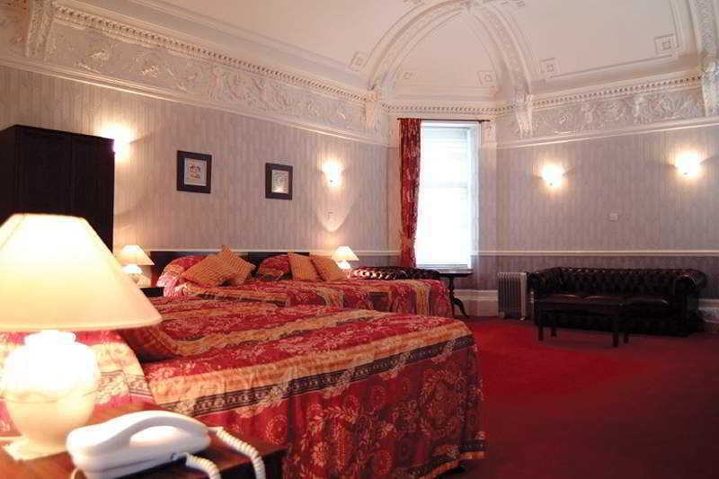 Albion 3* Glasgow