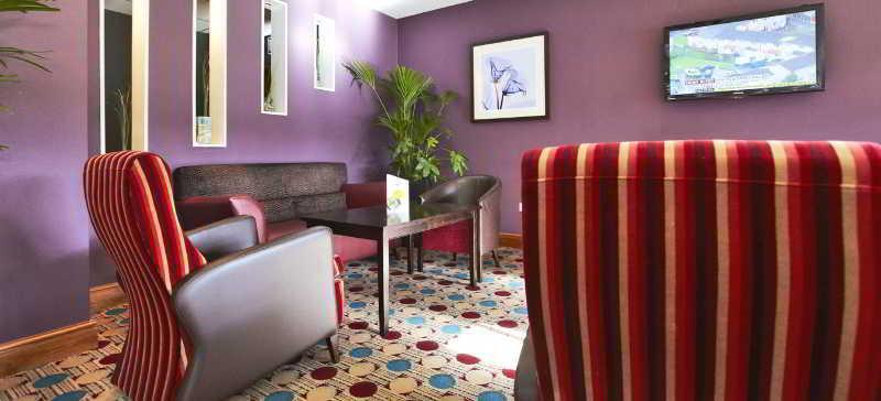 Premier Braehead Hotel 3*