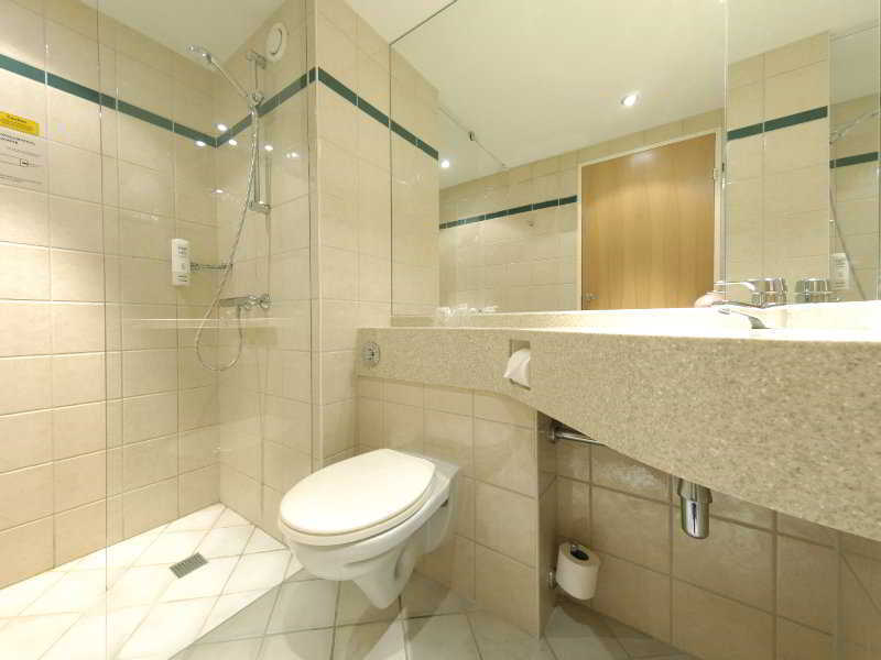 Travelodge Airport Hotel 3*