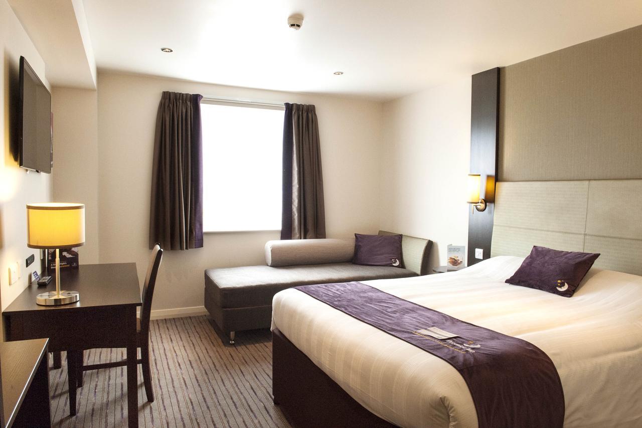 Hotel Premier Pacific Quay 3*