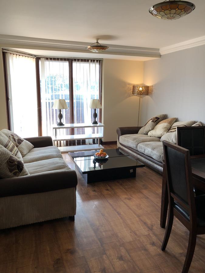 Centre By The Hydro Apartment