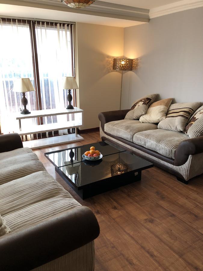 Centre By The Hydro Apartment
