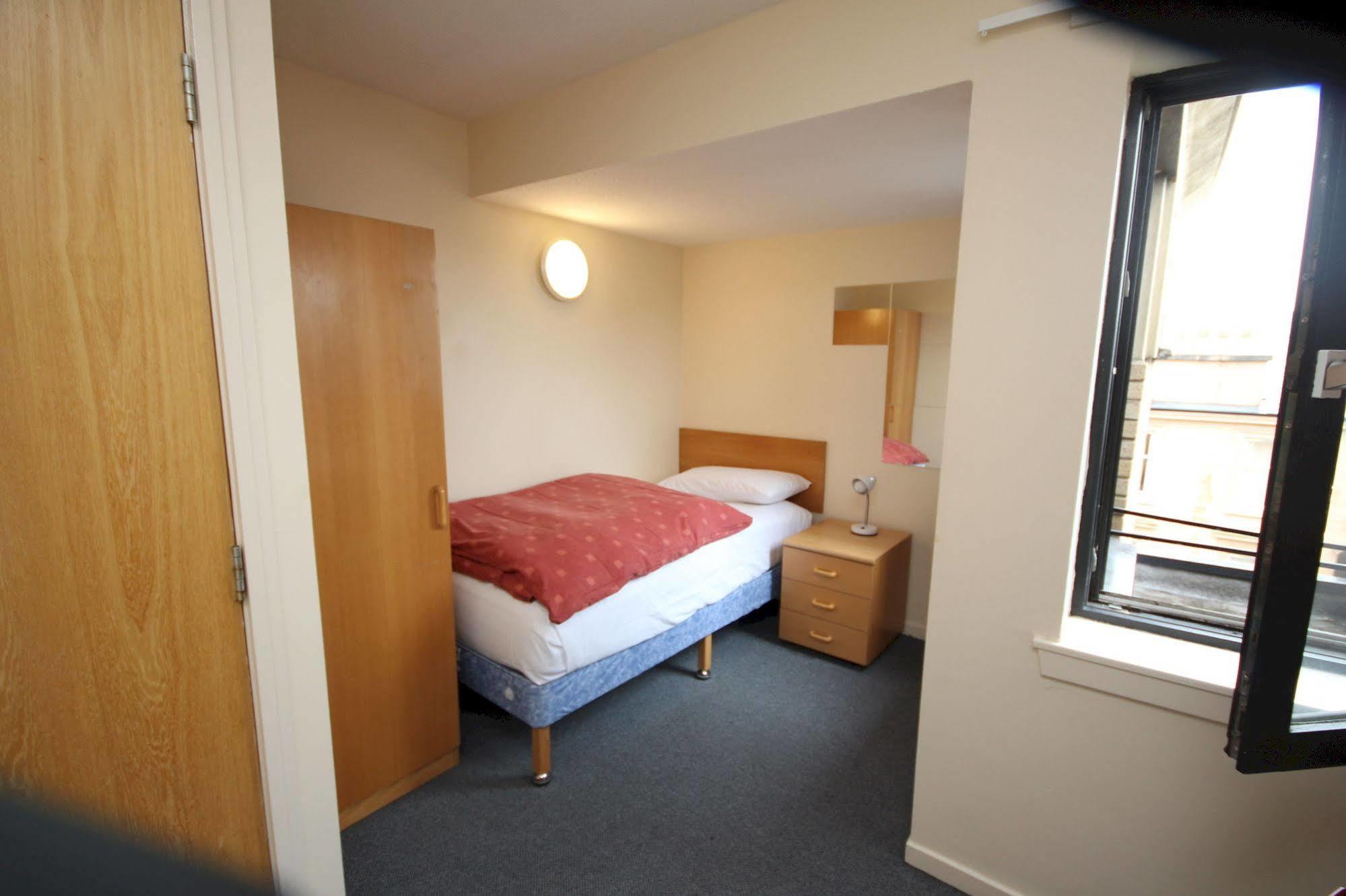 Metro Hostel *