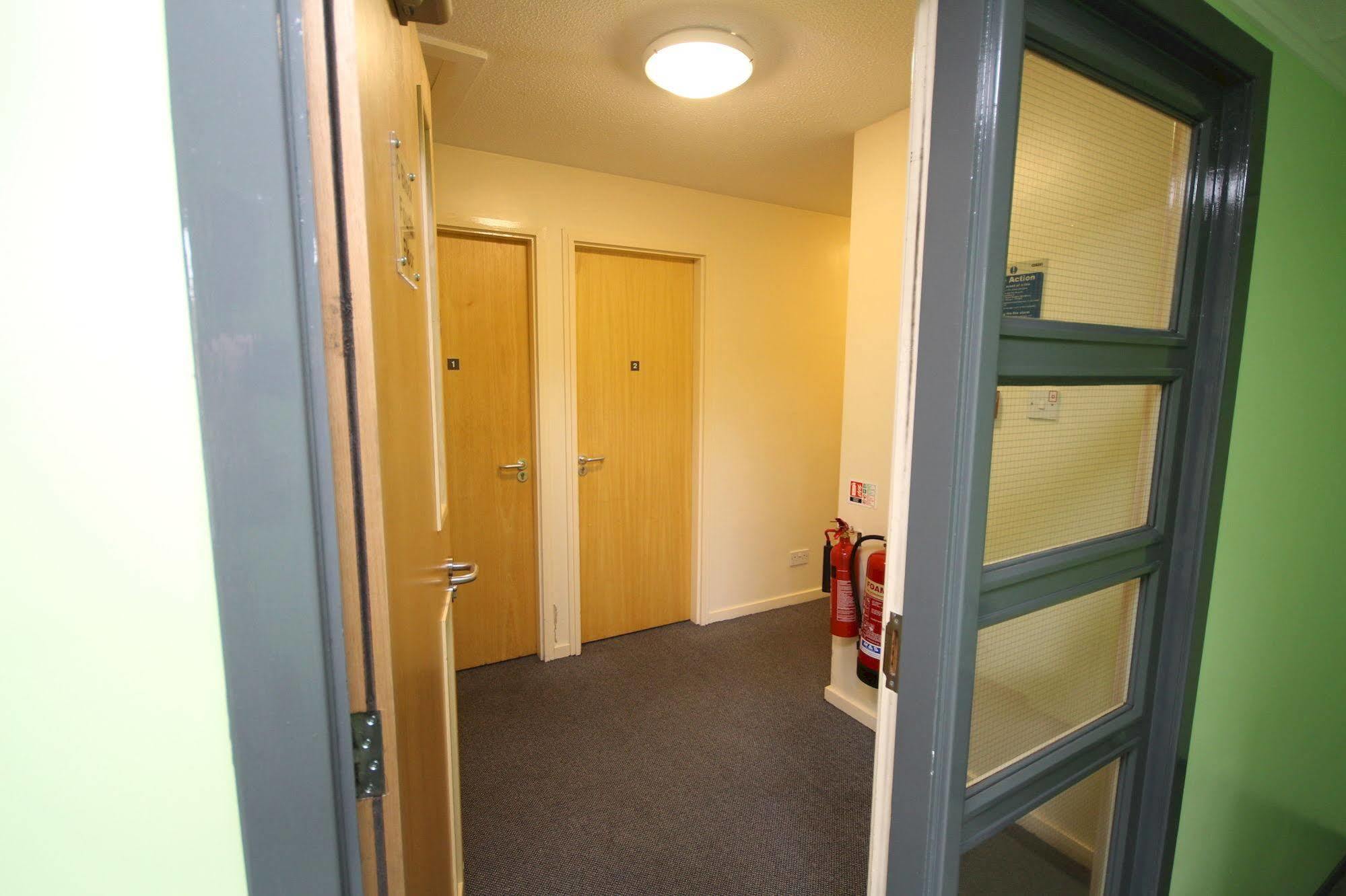 Metro Hostel *