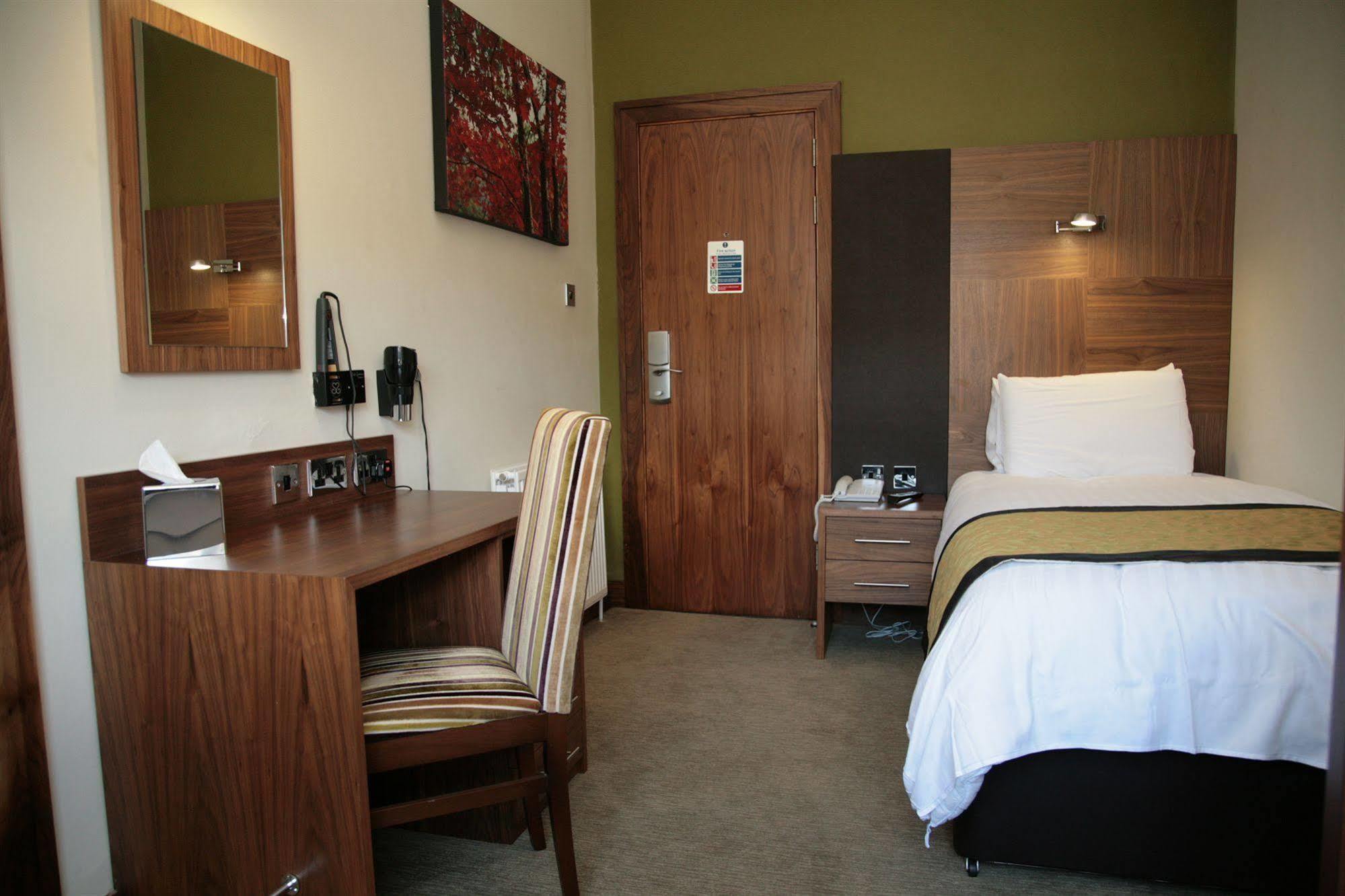 Acorn 3* Glasgow