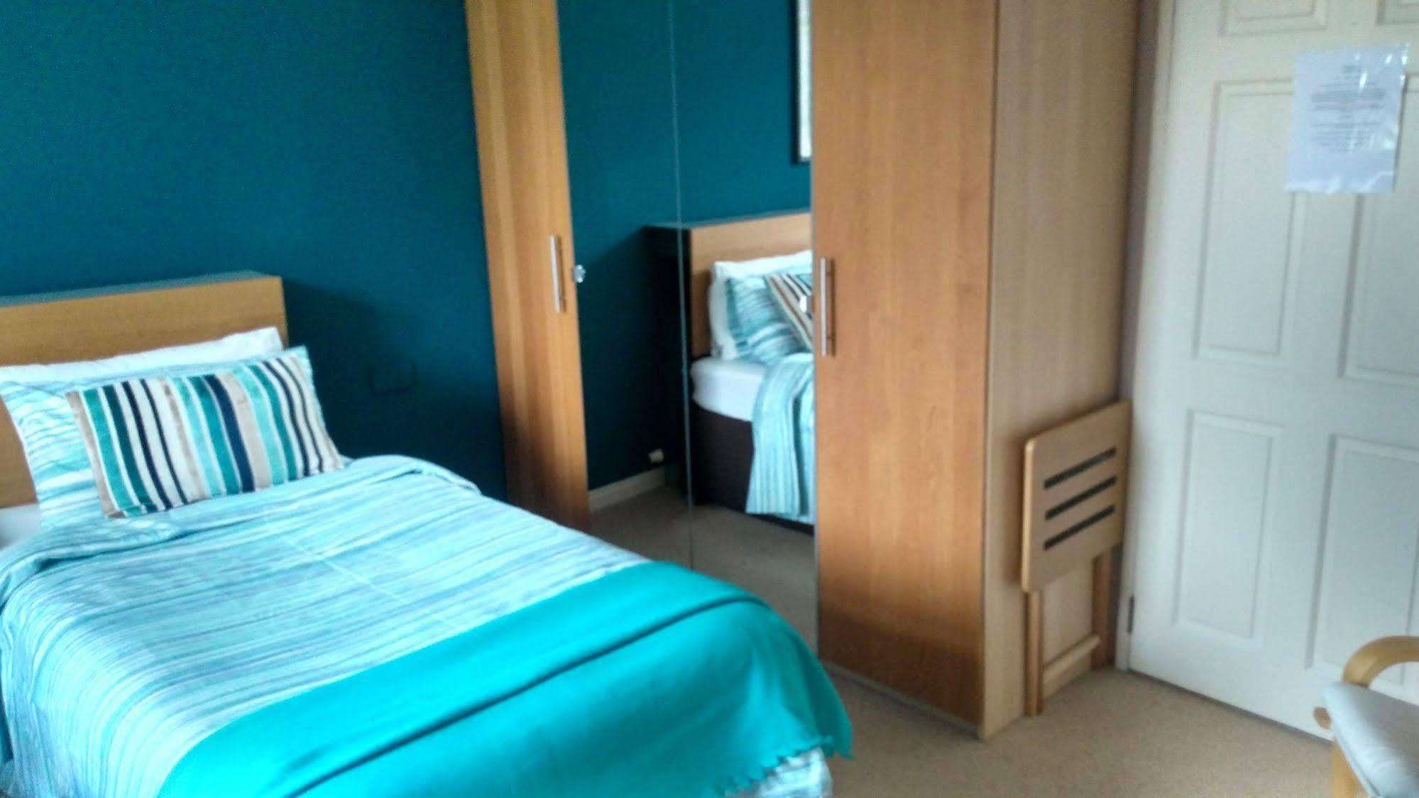 Azalea House 4* Glasgow