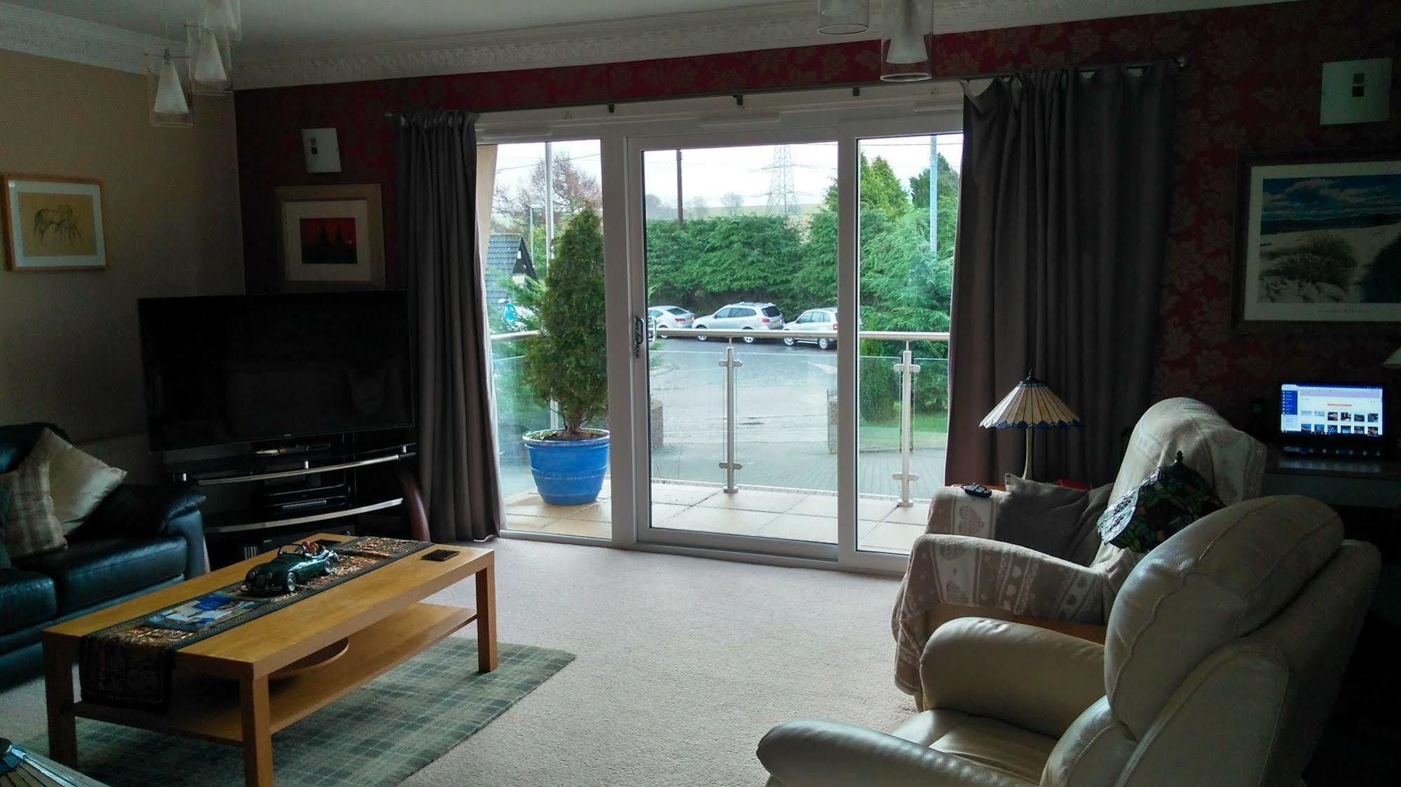 Azalea House 4* Glasgow