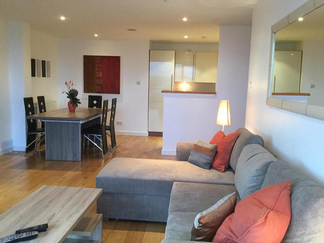 Sec Hydro Argyle West End - 2 Bedrooms Apartment