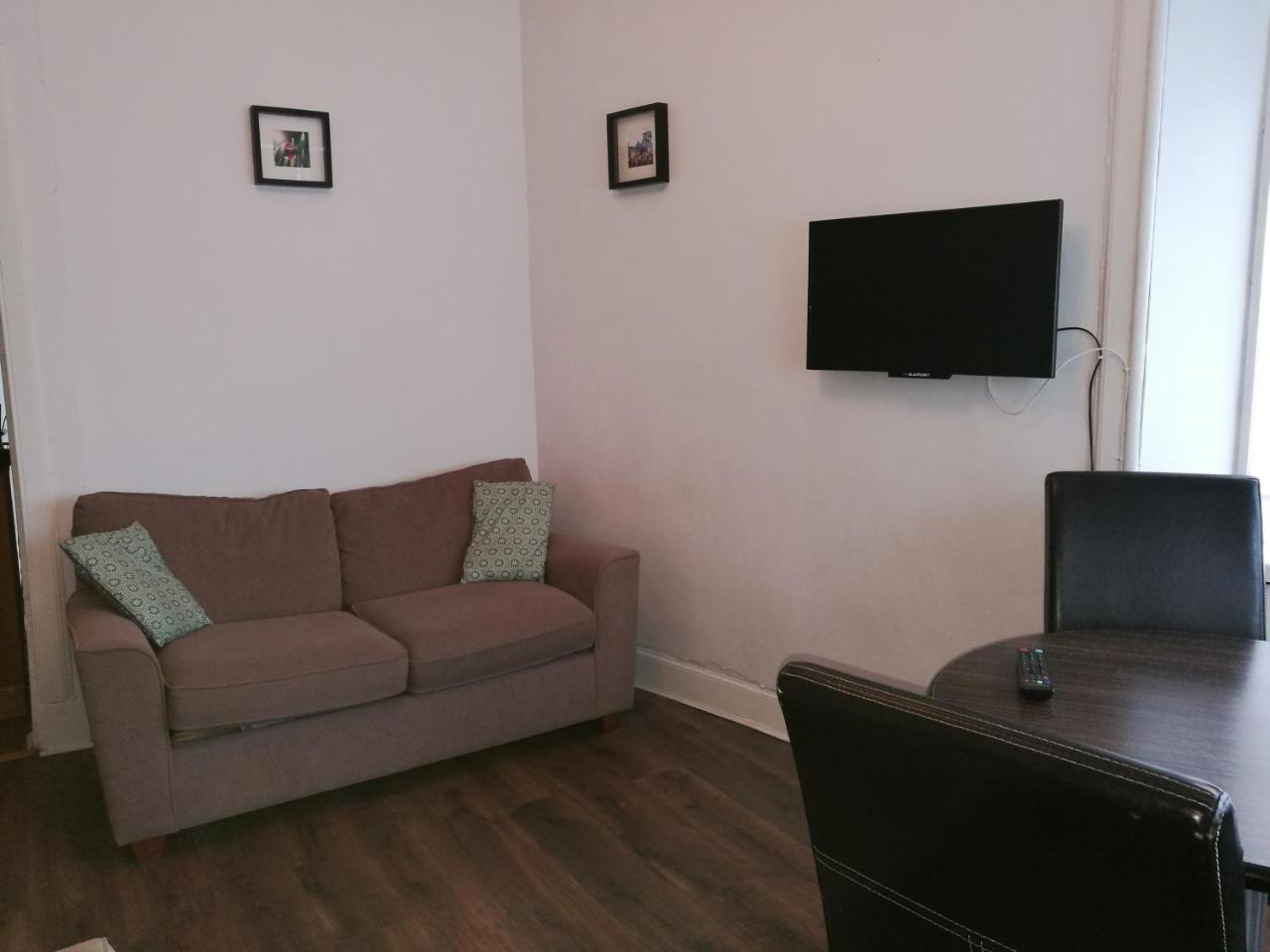 Hampden Tenement Flat Apartment *