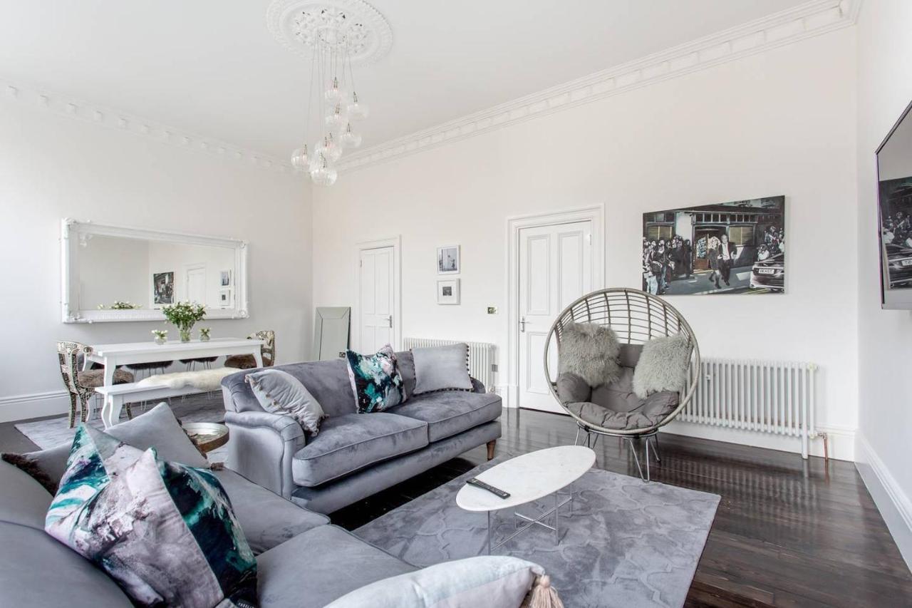Luxury 4 Bed Townhouse In Prestigious West End Holiday home