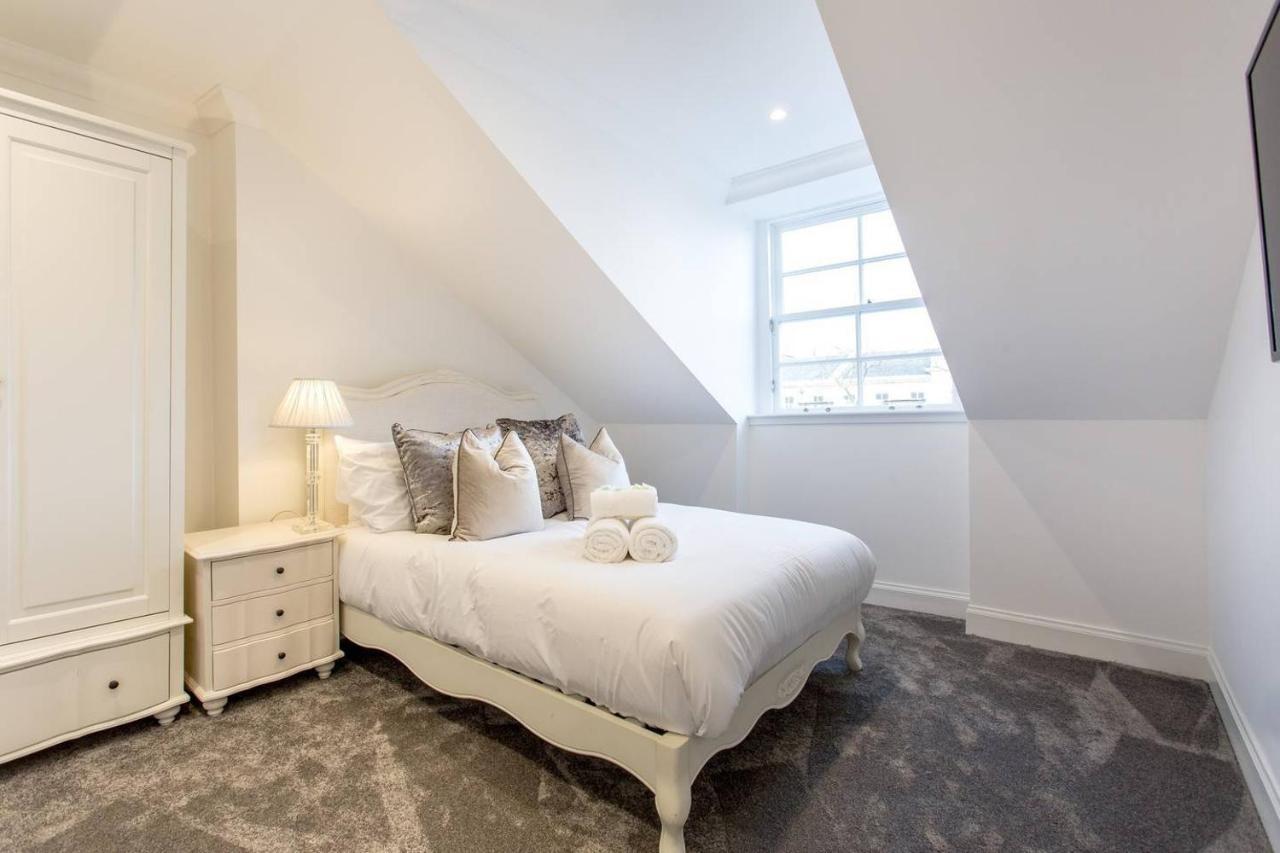 Luxury 4 Bed Townhouse In Prestigious West End Holiday home *