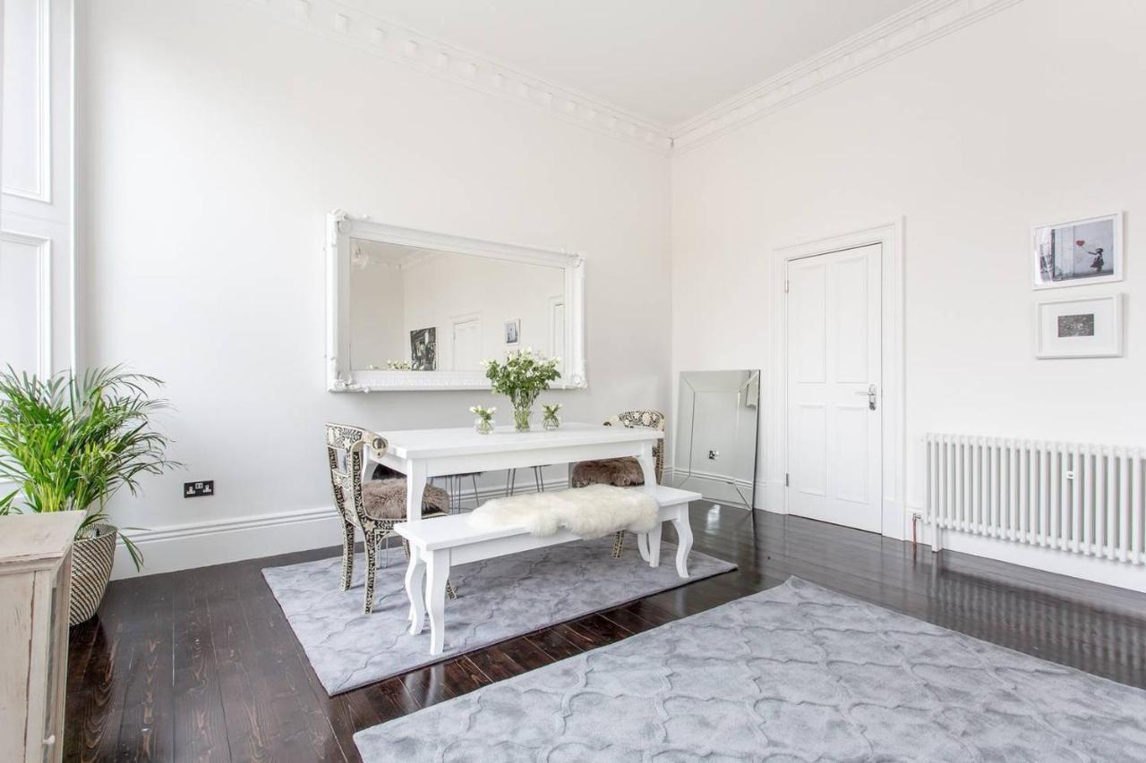 Luxury 4 Bed Townhouse In Prestigious West End Holiday home