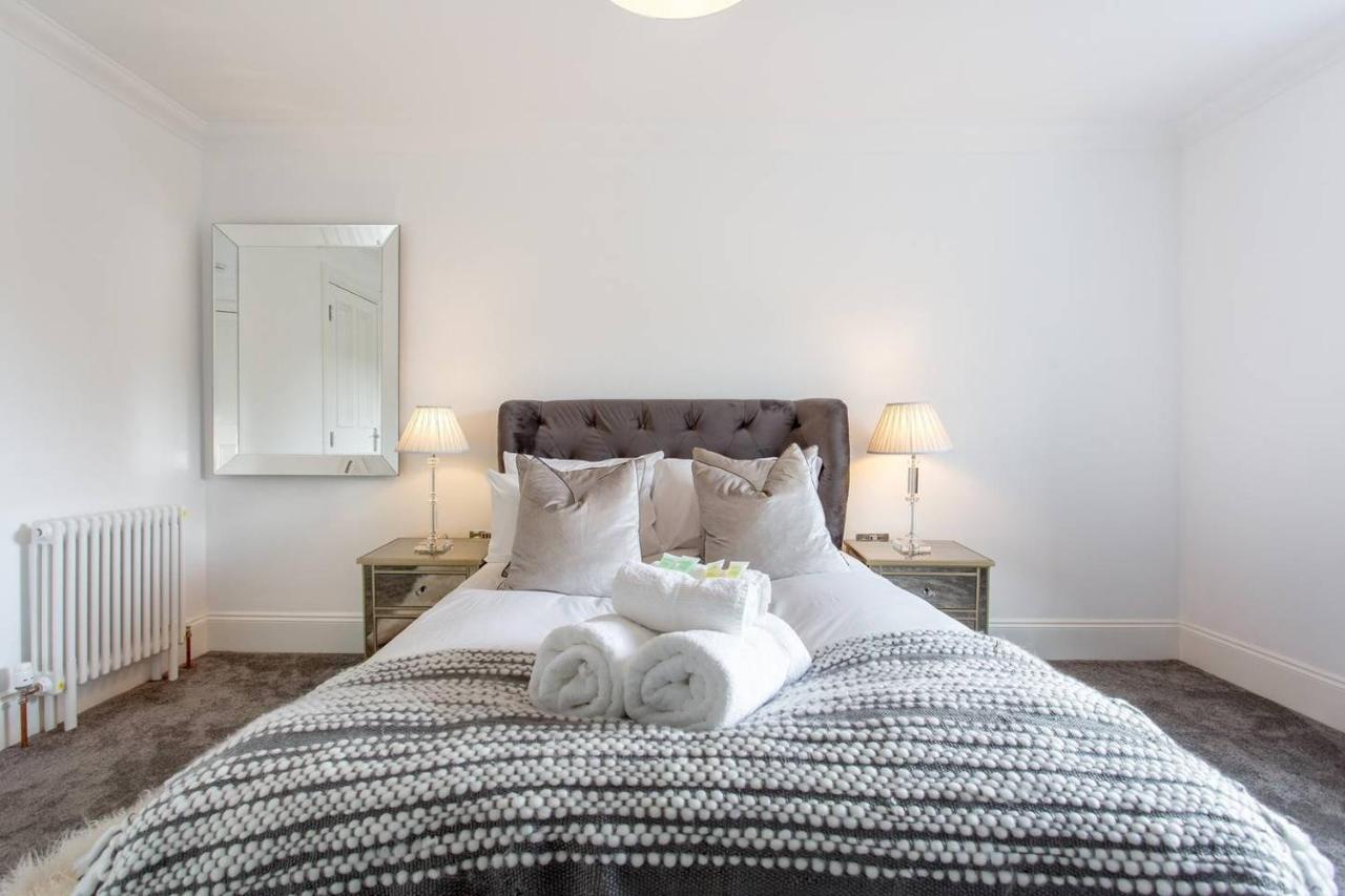 Luxury 4 Bed Townhouse In Prestigious West End Holiday home *