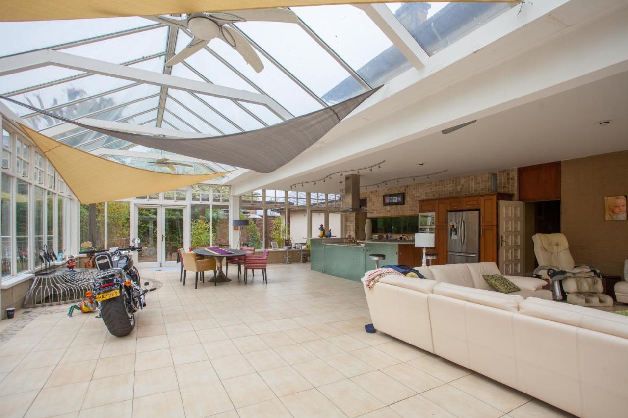 Stunning Victorian With Large Private Garden Villa *