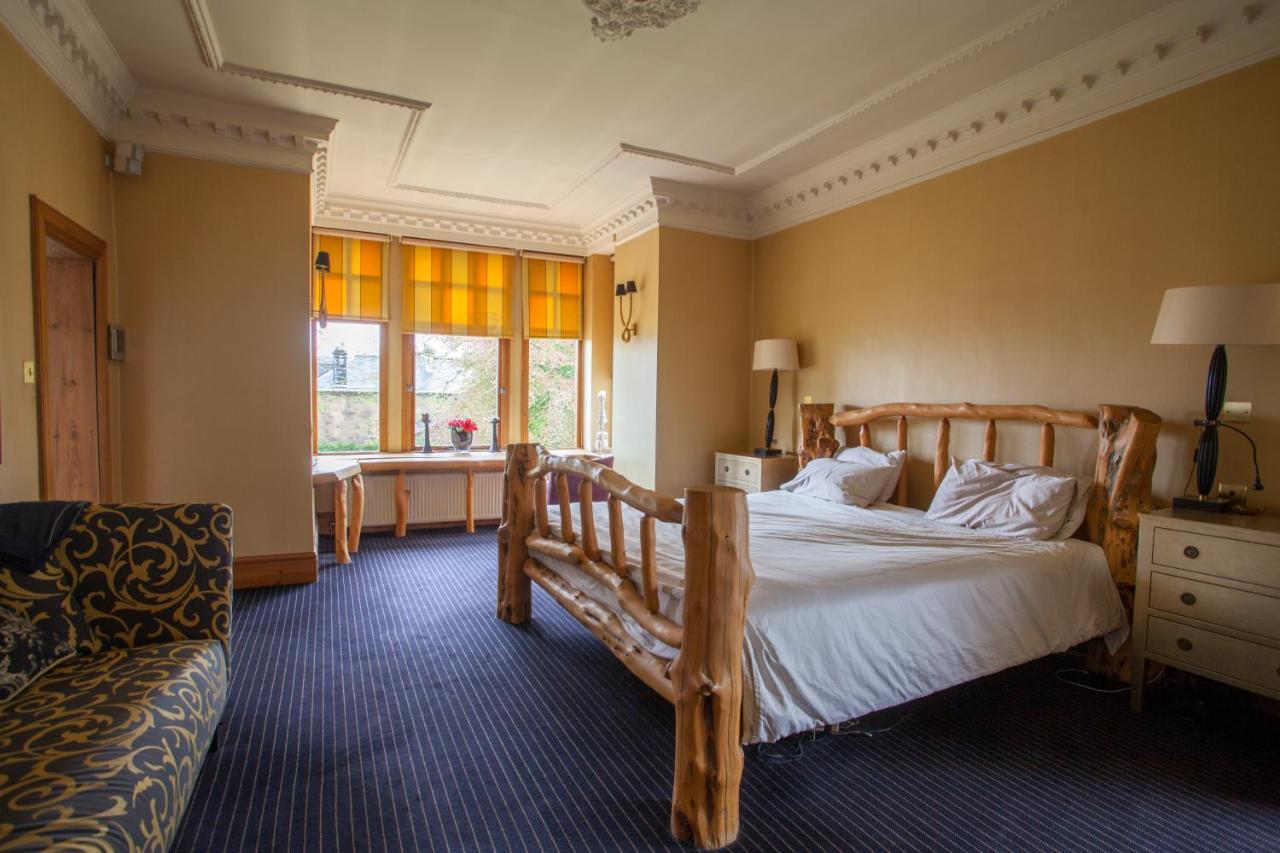 Stunning Victorian With Large Private Garden Glasgow