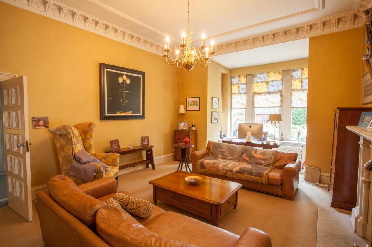 Stunning Victorian With Large Private Garden * Glasgow