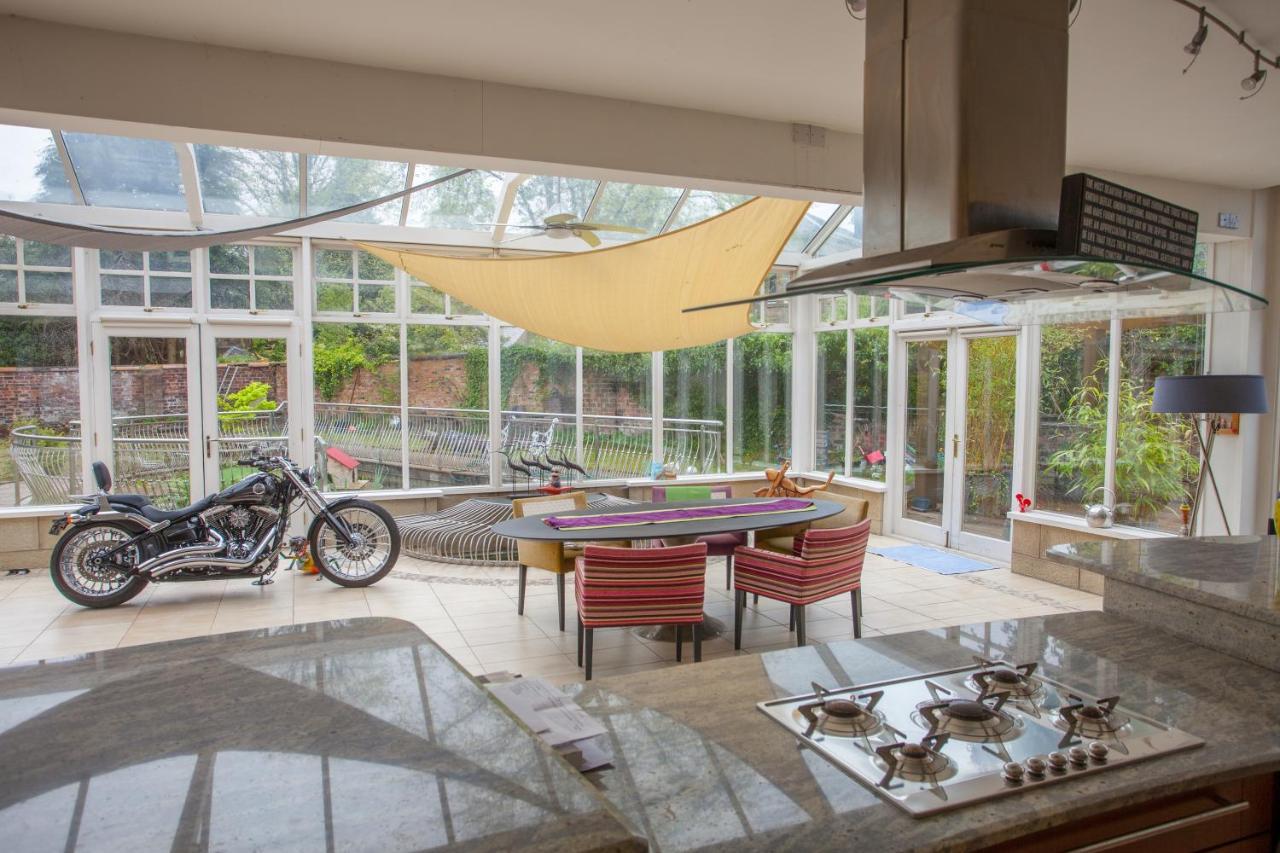 Stunning Victorian With Large Private Garden Villa