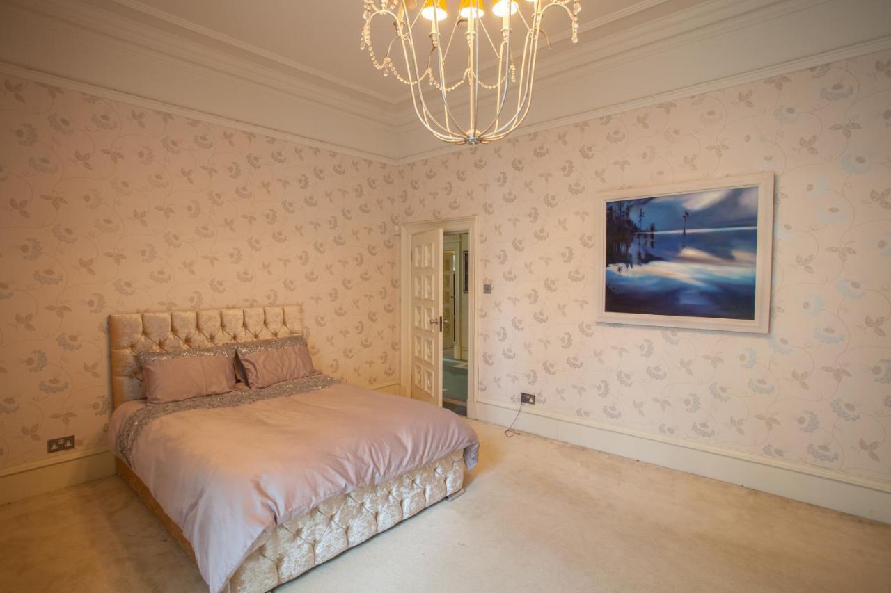Stunning Victorian With Large Private Garden Glasgow