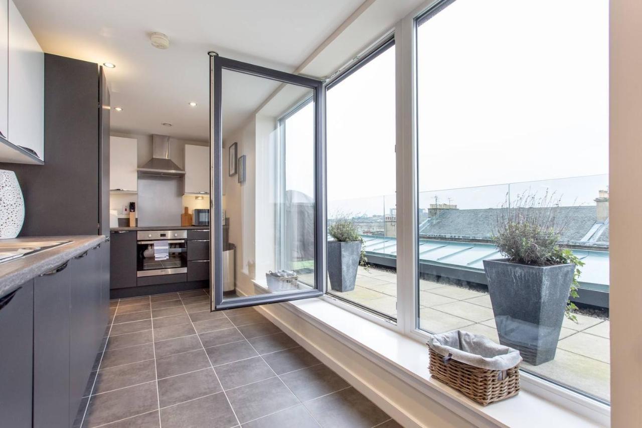 Altido Luxury Penthouse With Balcony Minutes From Secchydro Apartment