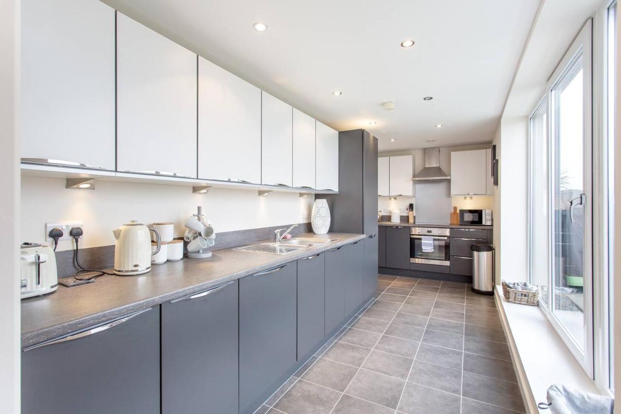 Altido Luxury Penthouse With Balcony Minutes From Secchydro Apartment *