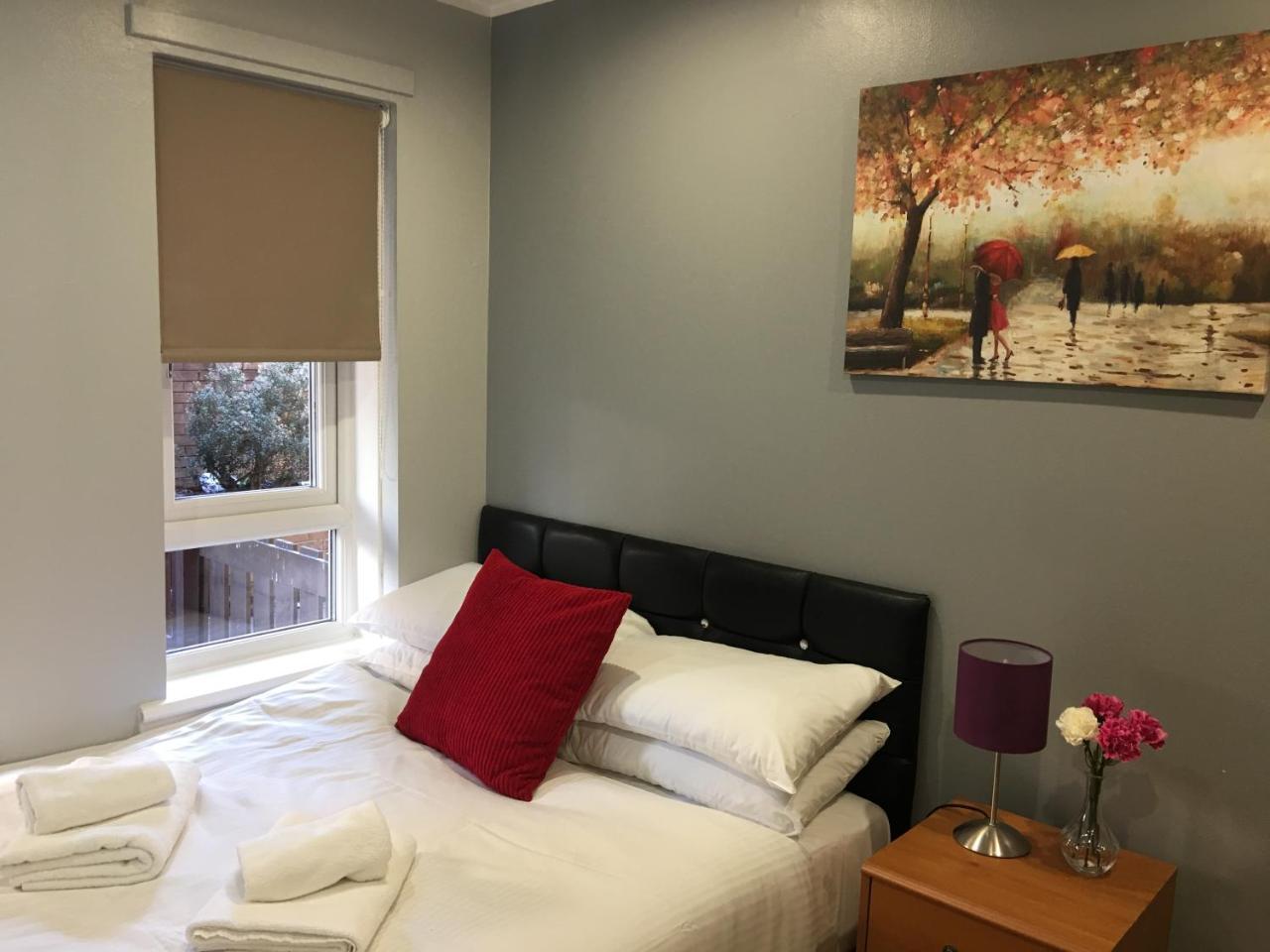 Charing Cross Apartment *