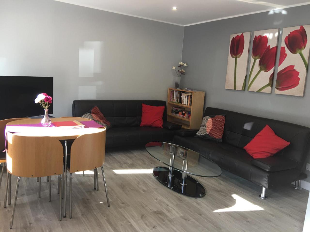 Charing Cross Apartment *