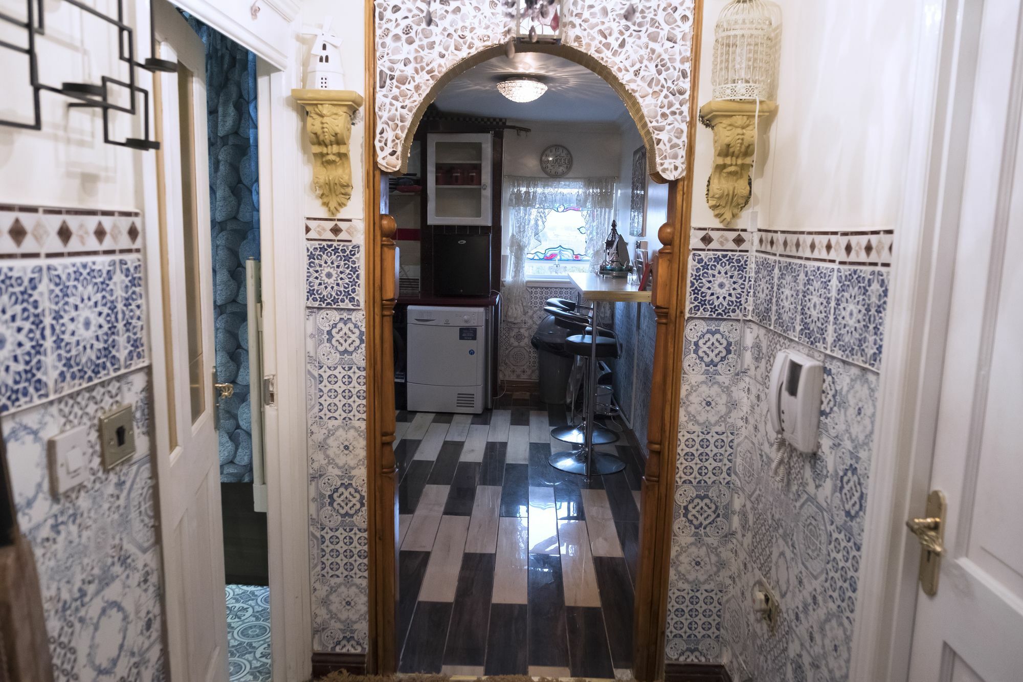 Lakasbah * Glasgow