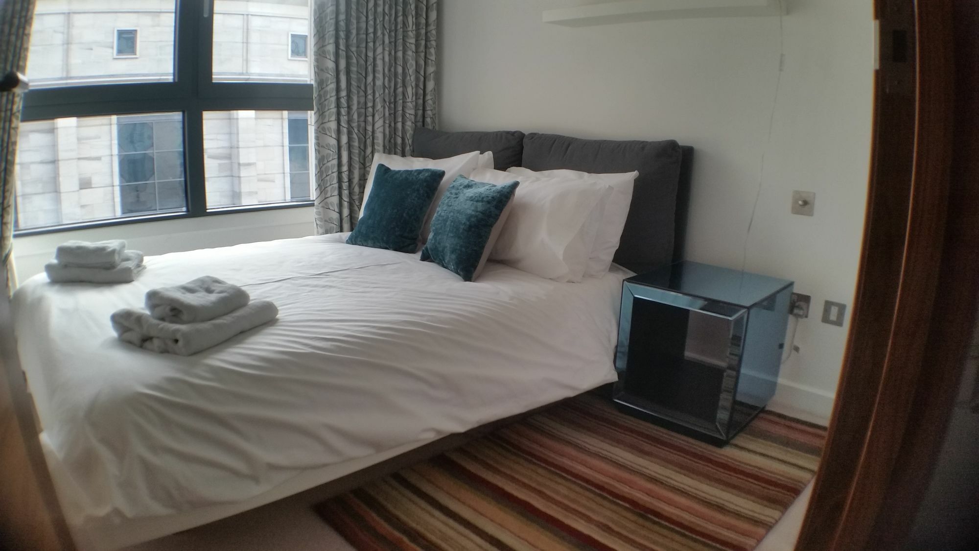 Buchanan Street 3 Bedroom Apartment *