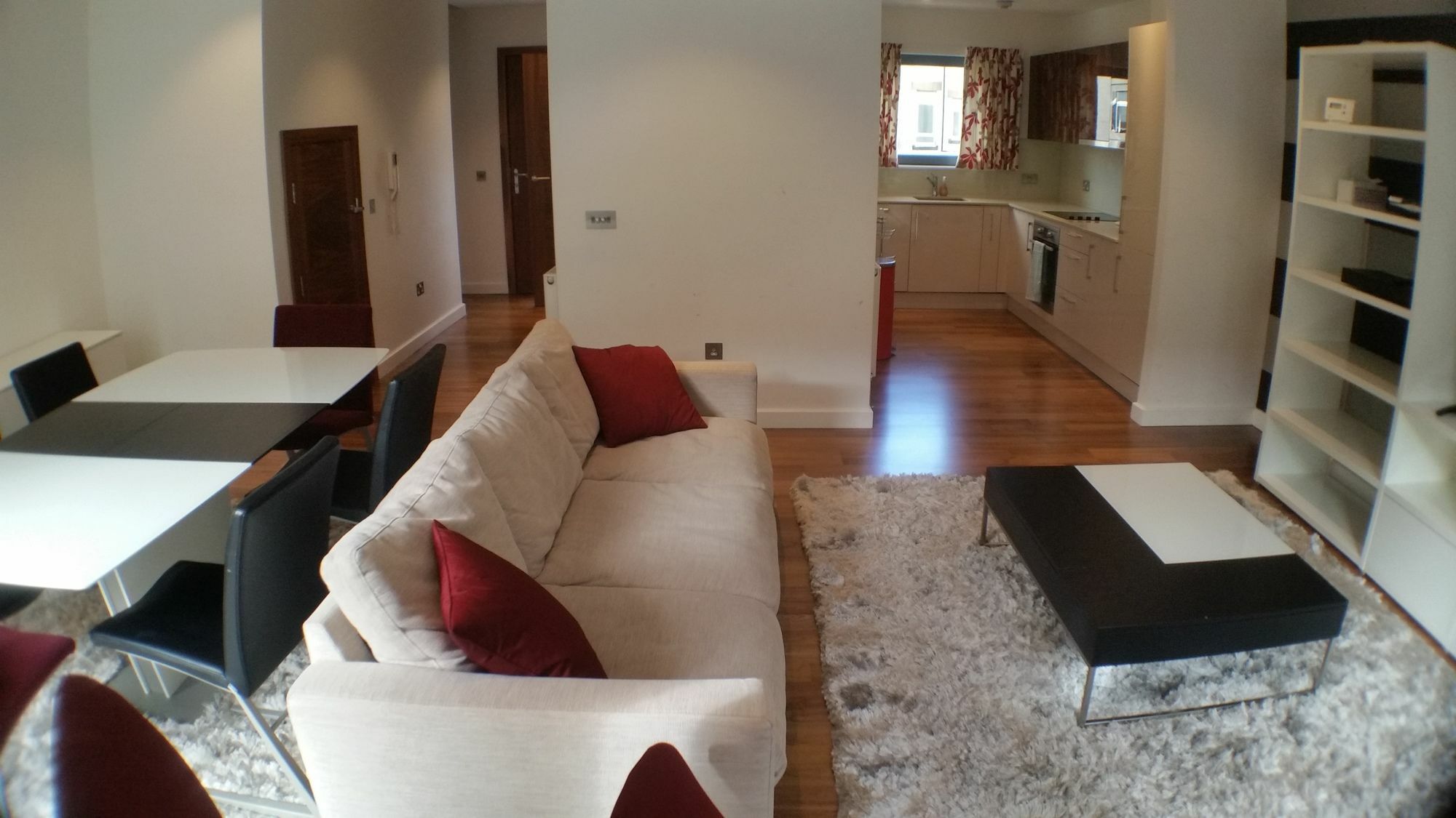 Buchanan Street 3 Bedroom Apartment *