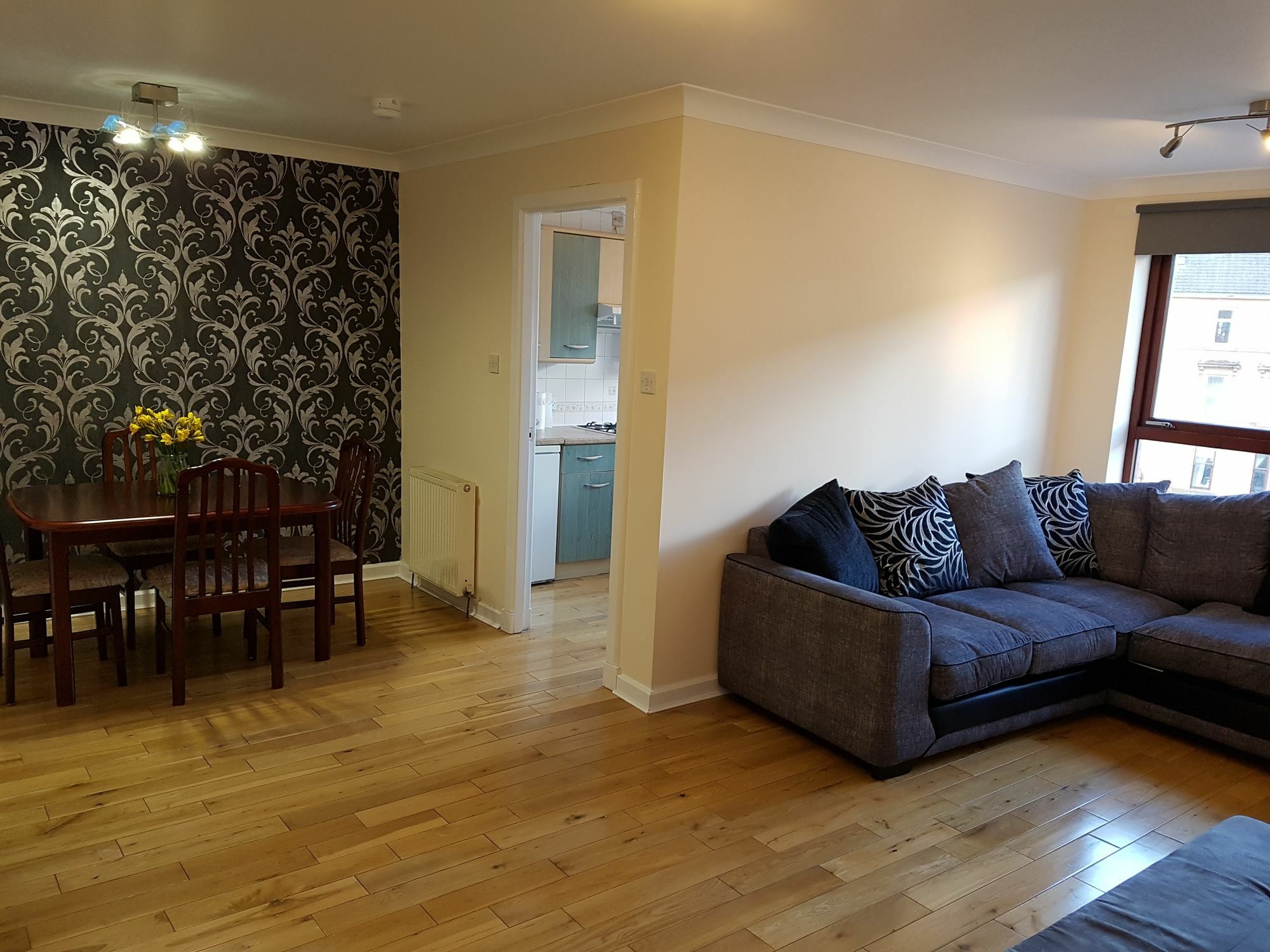 Great Western Road - 2 Bedroom Apartment