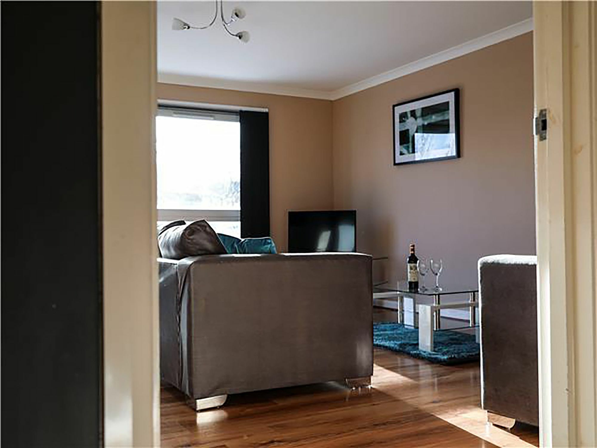 Diamond - Eaglesham Court Apartment *