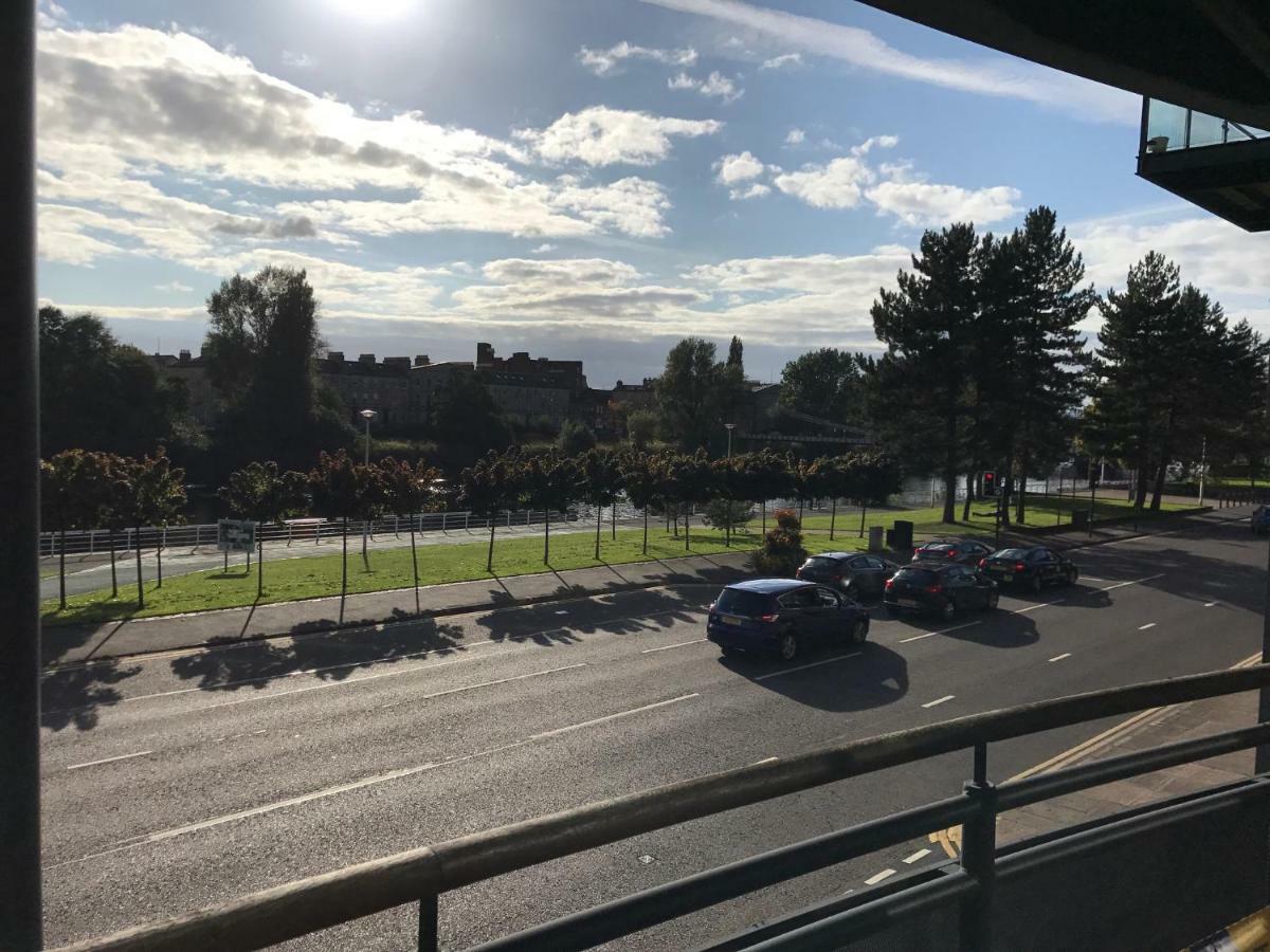 City Centre Riverside With Private Parking Apartment *