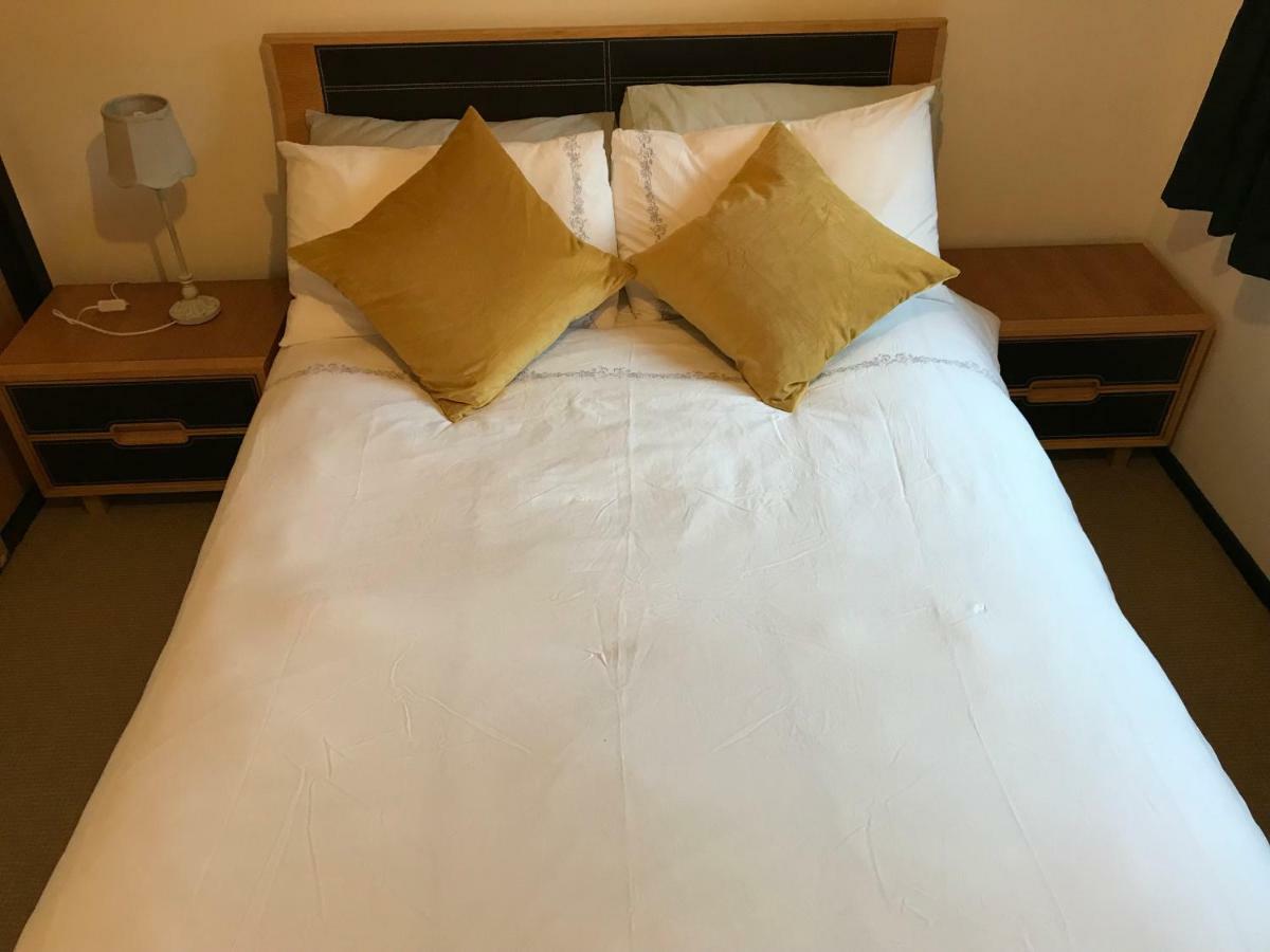 City Centre Riverside With Private Parking *