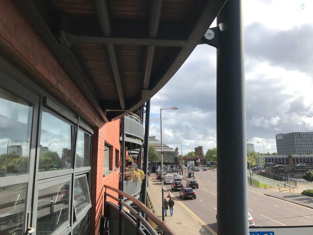 City Centre Riverside With Private Parking *
