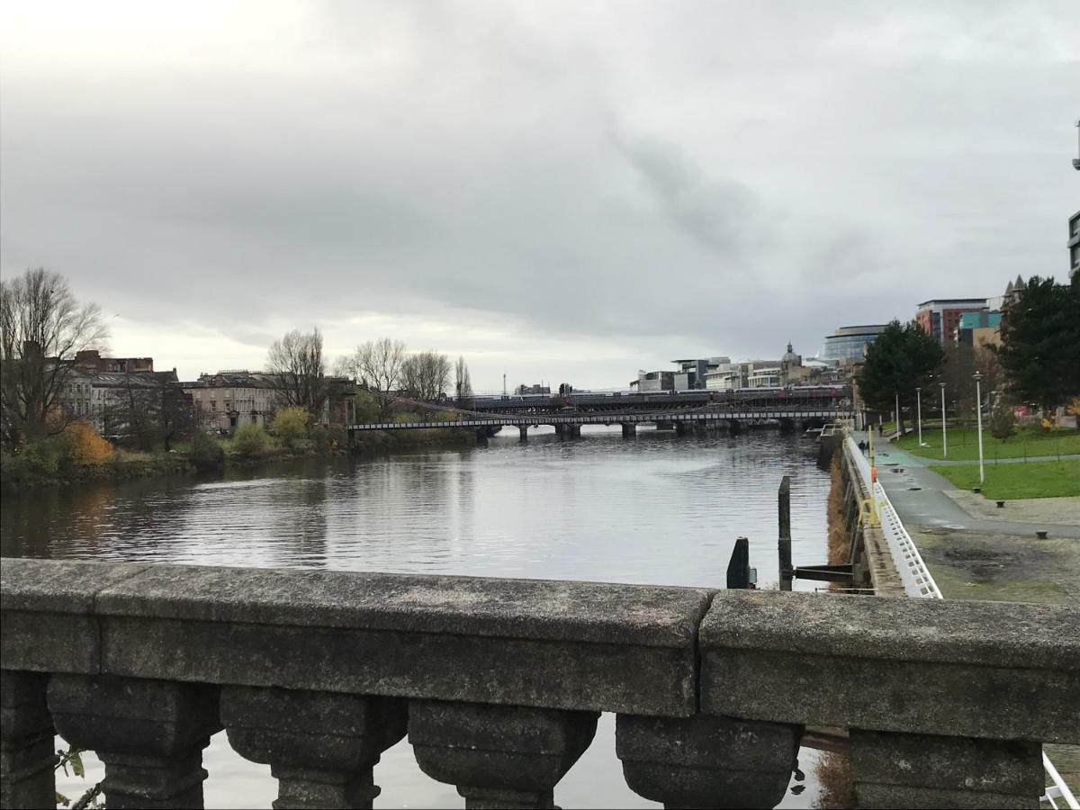 City Centre Riverside With Private Parking Glasgow