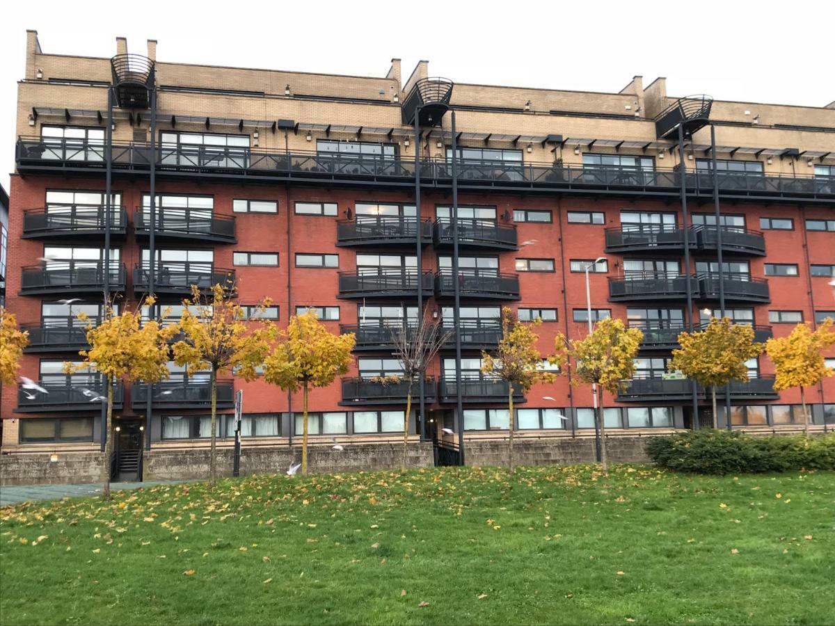 City Centre Riverside With Private Parking Apartment *