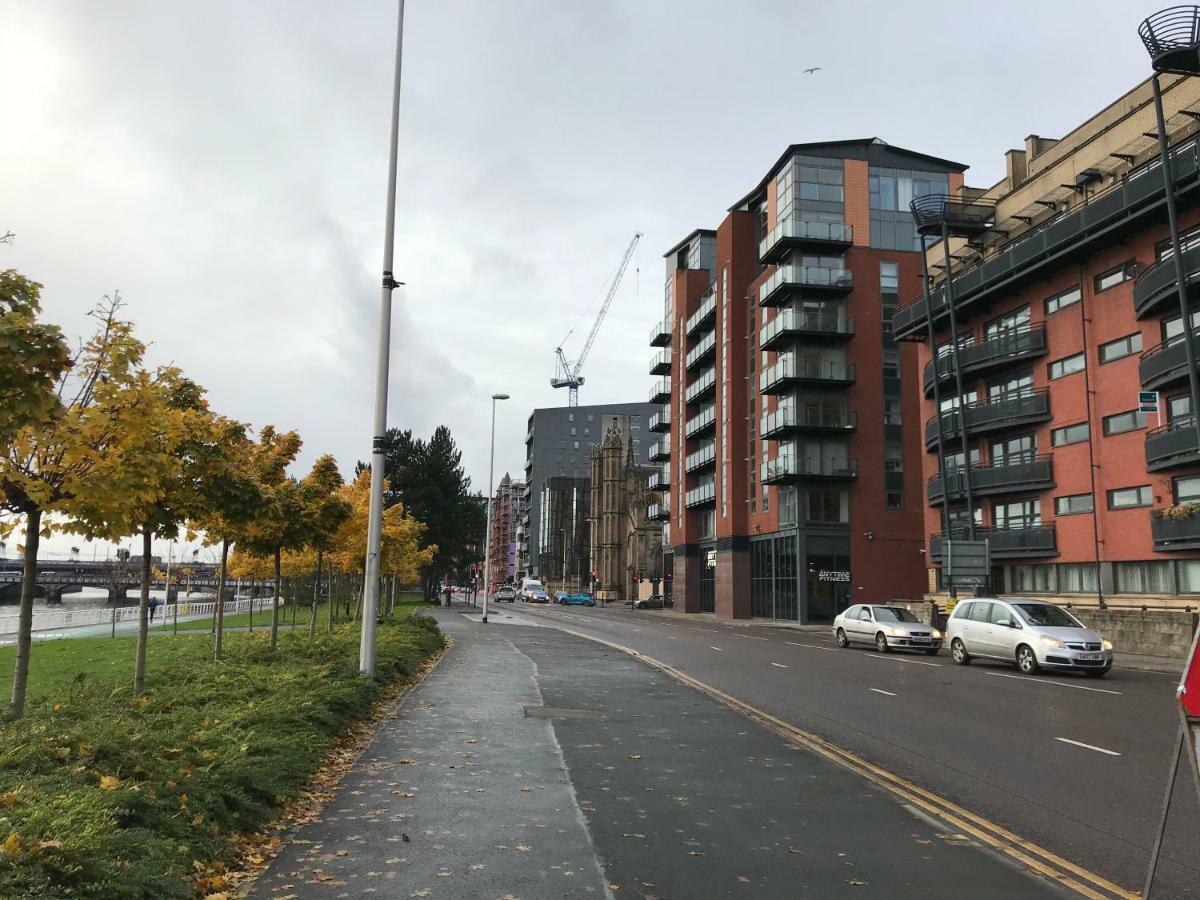 City Centre Riverside With Private Parking