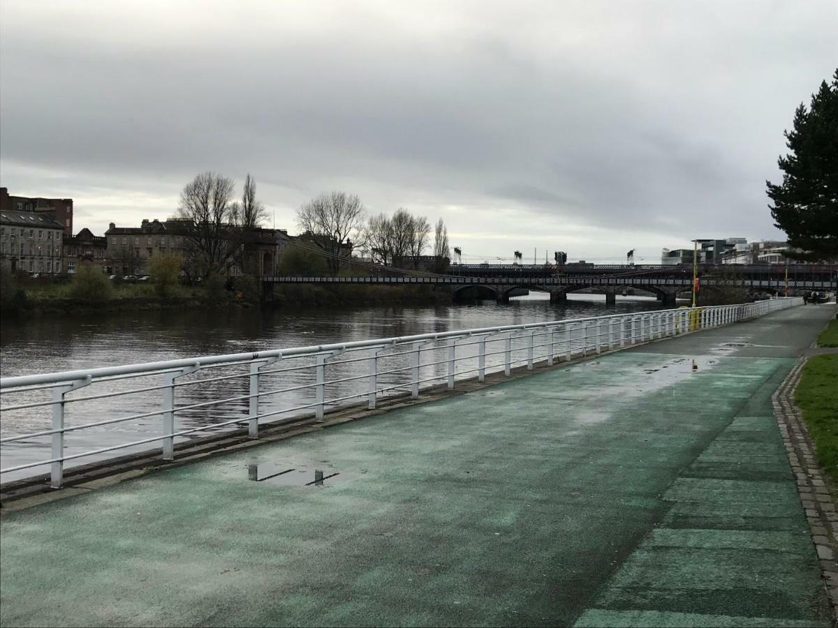 City Centre Riverside With Private Parking Apartment