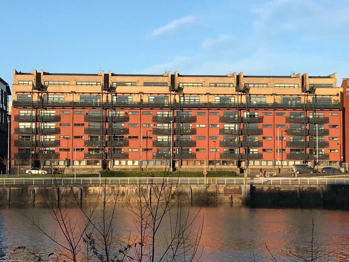 Apartment City Centre Riverside With Private Parking