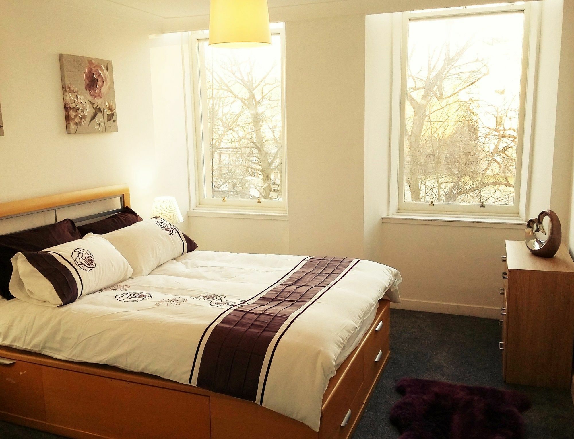 3 Bed Near Botanic Gardens Apartment Glasgow