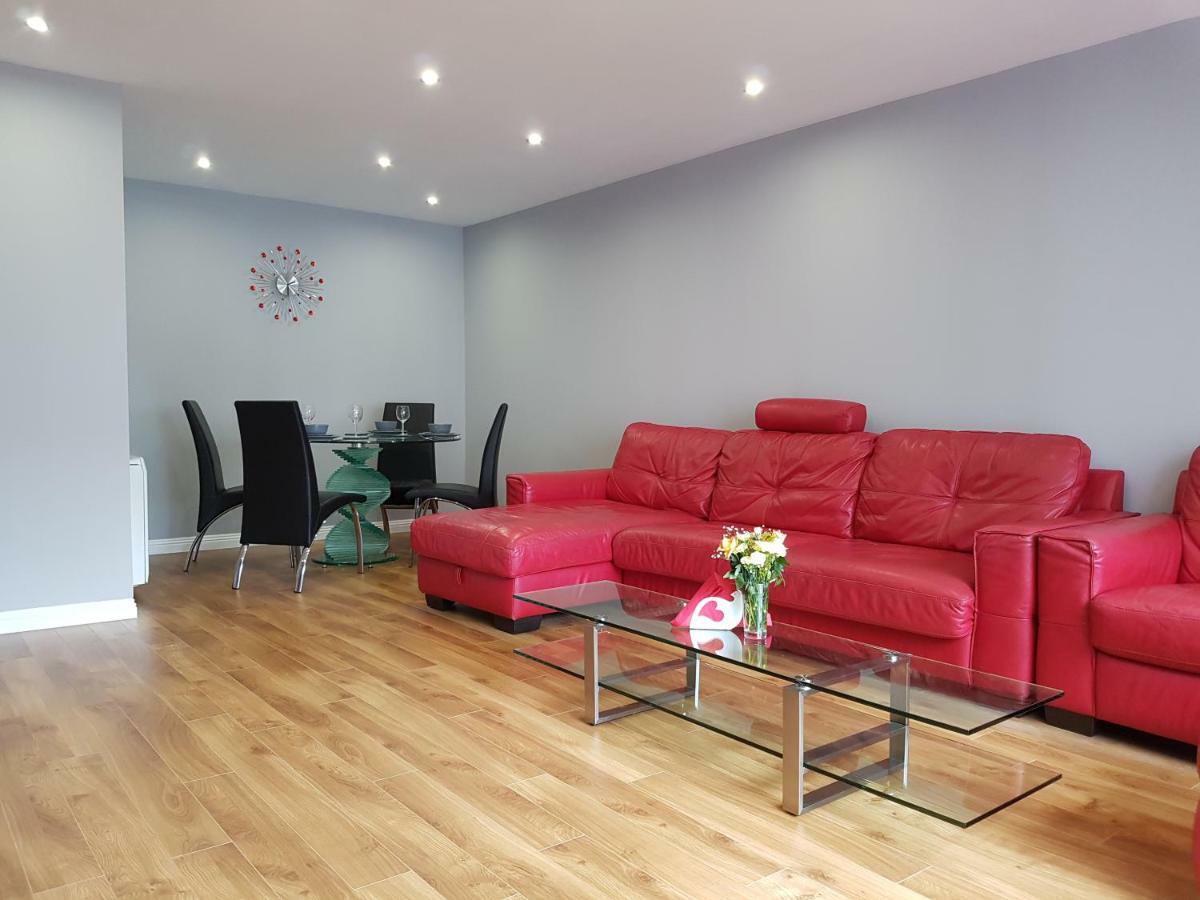 Glasgow's Modern & Stylish 3 Bedroom Aparment