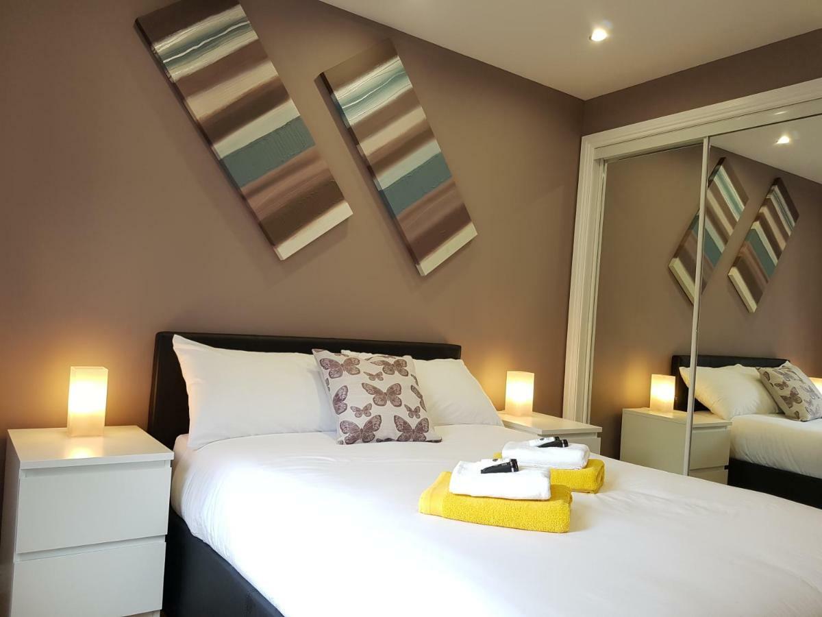 Glasgow's Modern & Stylish 3 Bedroom Aparment