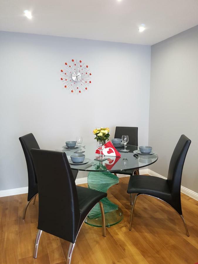 Glasgow's Modern & Stylish 3 Bedroom Aparment *
