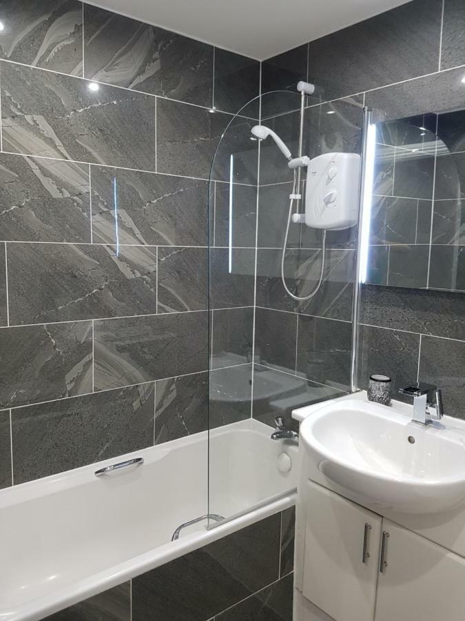 Glasgow's Modern & Stylish 3 Bedroom Aparment