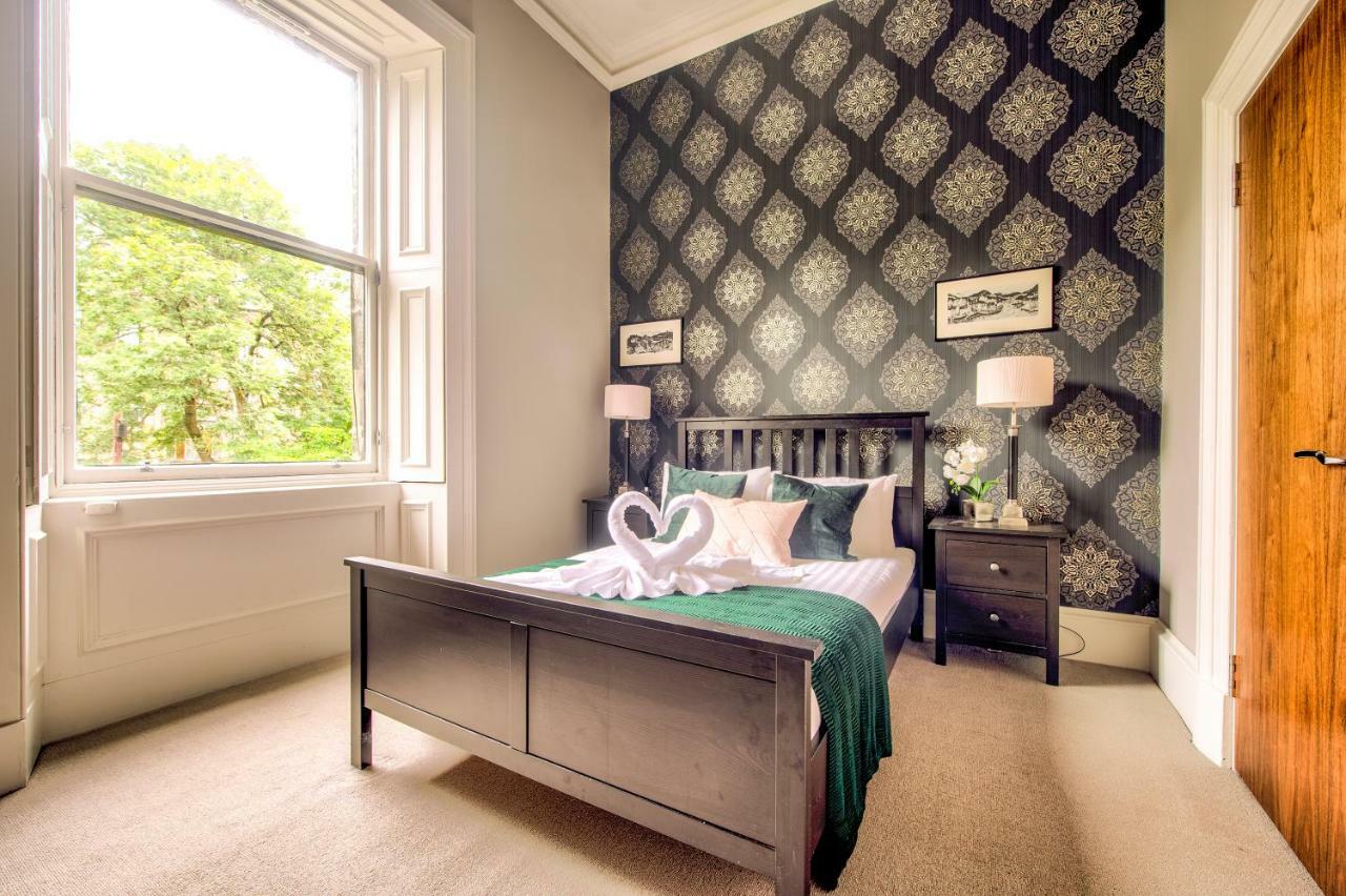 32 Victoria Crescent Road Glasgow