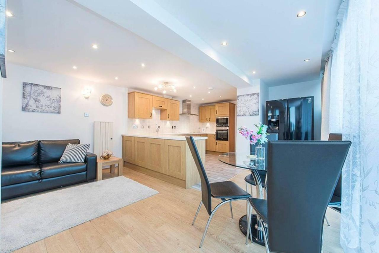 The Pinnacle Apartment *