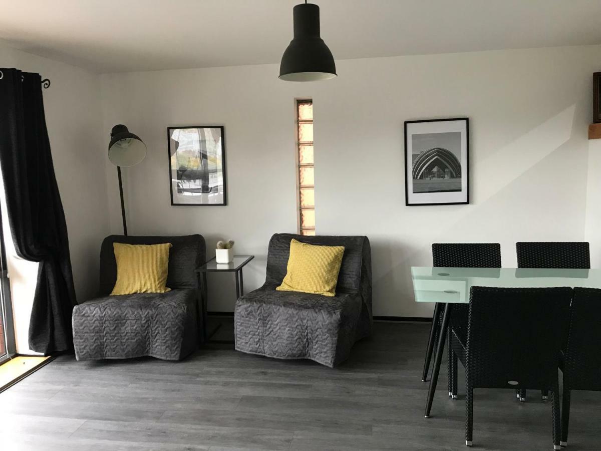 City Centre Riverside With Private Parking Apartment