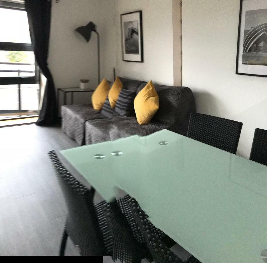 City Centre Riverside With Private Parking Glasgow